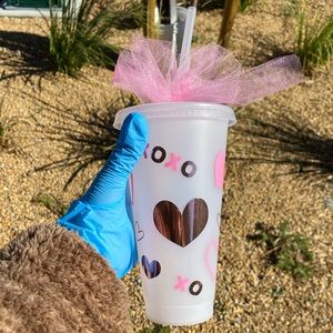 Color changing reusable cup with hearts and xoxo